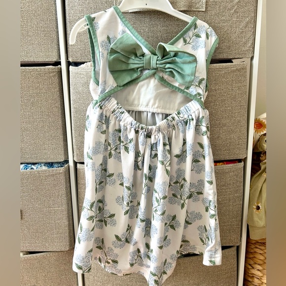 Smocking Dog Boutique Hydrangea Bow Dress 3T - Picture 2 of 2